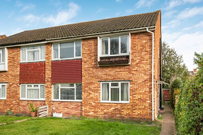 2 Bedroom Maisonette For Sale In Catherine Drive, Sunbury-On-Thames, Surrey, TW16