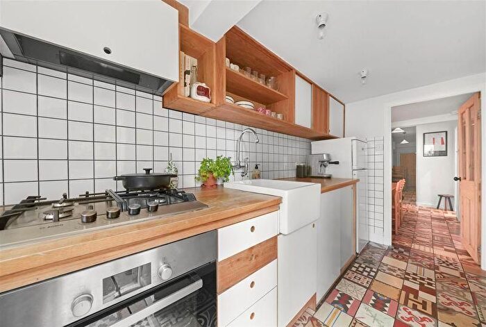 1 Bedroom Flat For Sale In Foulden Road, Stoke Newington, N16