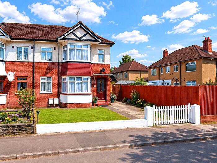 2 Bedroom Maisonette For Sale In Stratford Road, Hayes, Greater London, UB4