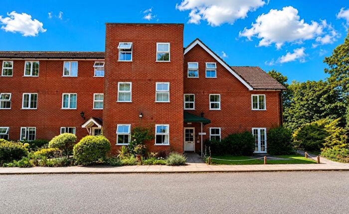 1 Bedroom Flat For Sale In Chapel Road, Hothfield, TN25
