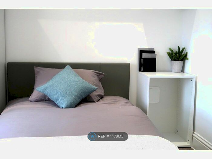 6 Bedroom Semi-Detached House To Rent In Hewlett Road, Cheltenham, GL52