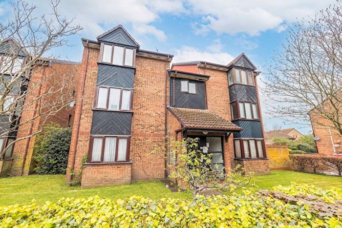 1 Bedroom Flat For Sale In Hawthorne Crescent, West Drayton, UB7