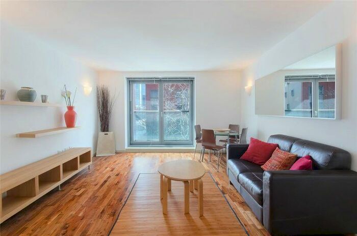 1 Bedroom Apartment To Rent In New Providence Wharf, Fairmont Avenue, London, E14