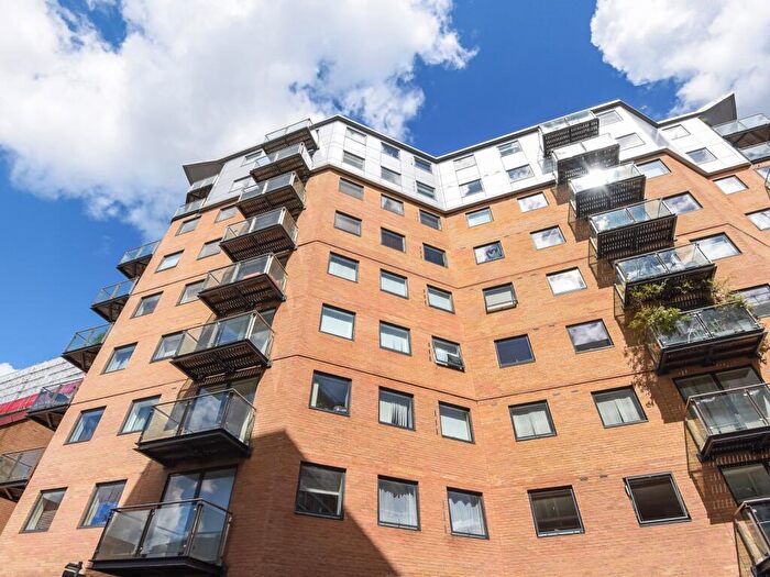 2 Bedroom Apartment To Rent In Projection West, Merchants Place, Reading, RG1