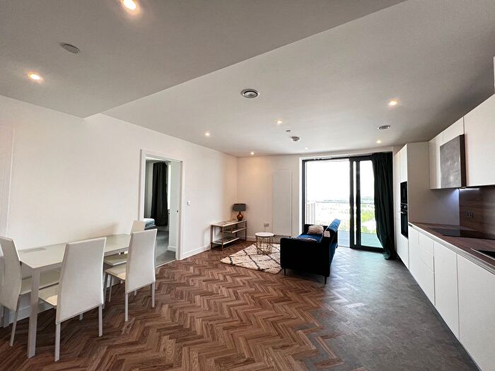 2 Bedroom Flat To Rent In Makers Yard, London, E3