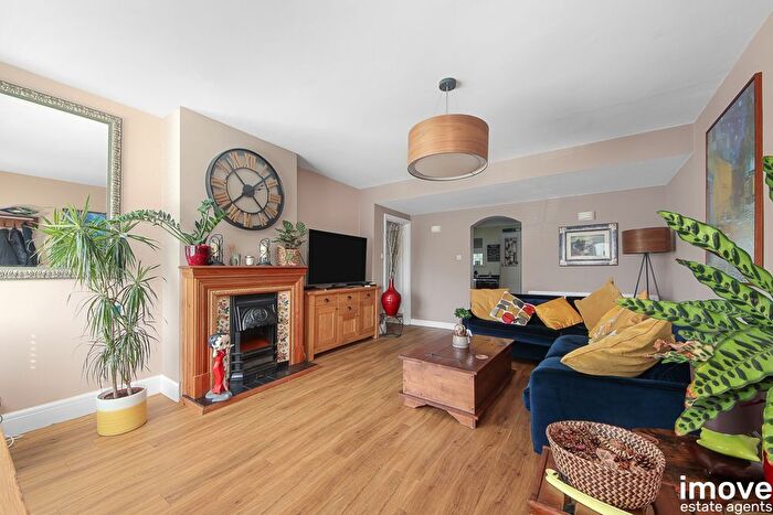 3 Bedroom Bungalow For Sale In Avenue Road, Kingskerswell, Newton Abbot, TQ12