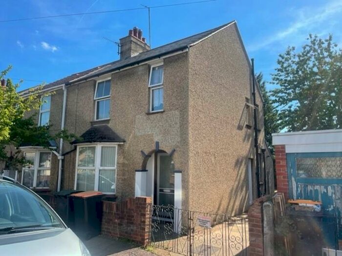 3 Bedroom Semi-Detached House To Rent In Ouseland Road, Bedford, MK40