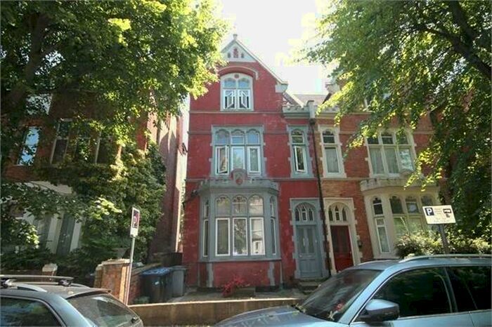 Flat To Rent In Dean Road, Willesden Green, NW2