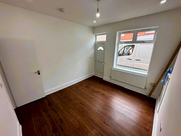 3 Bedroom End Of Terrace House To Rent In Wingfield Street, Leicester, LE4