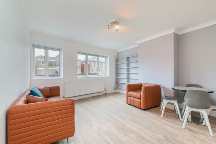 3 Bedroom Property To Rent In Balham High Road, London, SW12