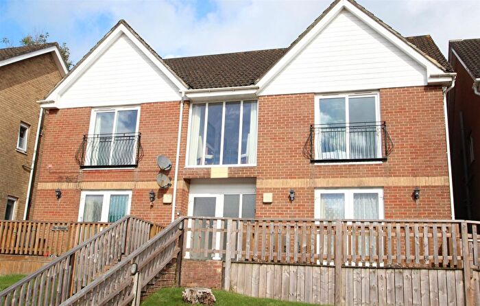 3 Bedroom Flat To Rent In Creek Gardens, Wootton Bridge, Ryde, PO33