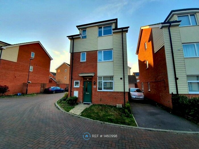 4 Bedroom Detached House To Rent In Armada Avenue, Brooklands, Milton Keynes, MK10