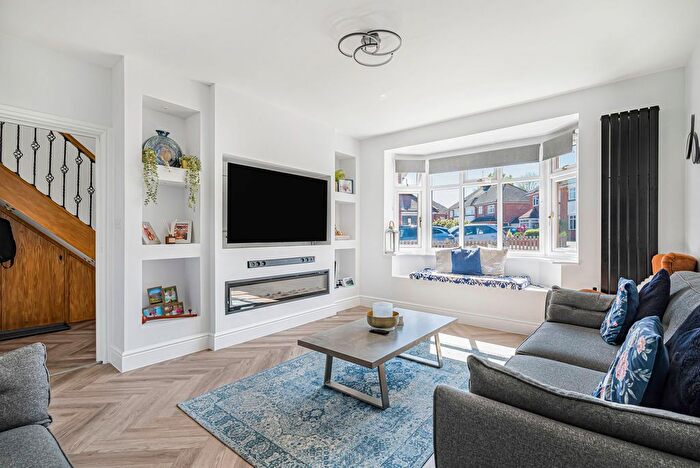 4 Bedroom Semi-Detached House For Sale In Woodside Drive, Wilmington, DA2