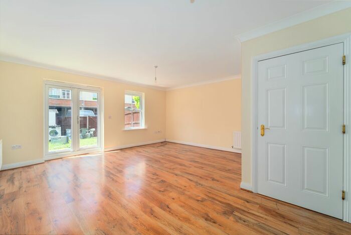 4 Bedroom End Of Terrace House To Rent In Church Hill Road, Barnet, Hertfordshire, EN4