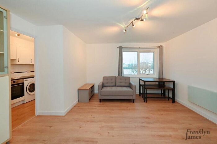 2 Bedroom Apartment To Rent In Ferguson Close, London, E14