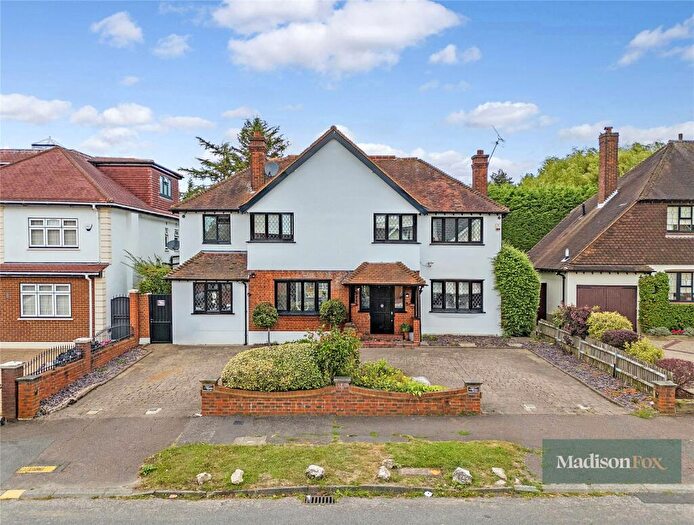 5 Bedroom Detached House To Rent In Daleside Gardens, Chigwell, Essex, IG7