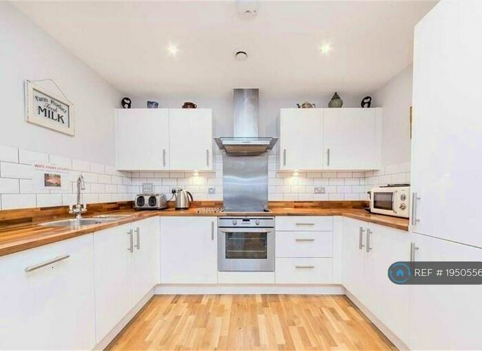 2 Bedroom Flat To Rent In Sun Passage, London, SE16