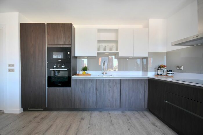 3 Bedroom Flat To Rent In Lockside Lane, Salford, M5