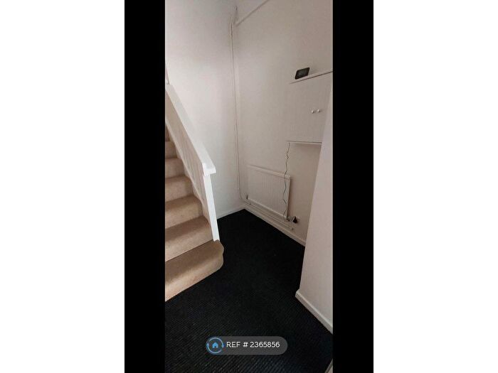 2 Bedroom Flat To Rent In Baron Court, Stevenage, SG1