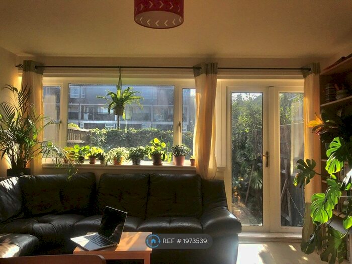 2 Bedroom Maisonette To Rent In Dunnett House, London, E3