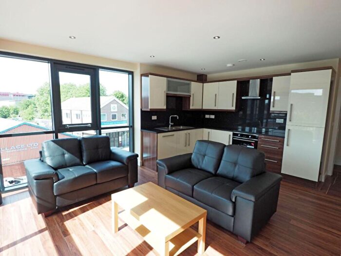 3 Bedroom Apartment To Rent In Apt Devonshire Point, S1