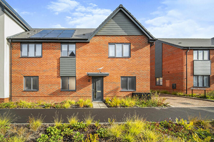 2 Bedroom Maisonette To Rent In Ireland Road, Crowthorne, Berkshire, RG45