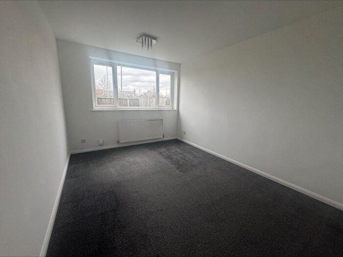 2 Bedroom Flat To Rent In Denby Dale Road East, Durkar, Wakefield, WF4