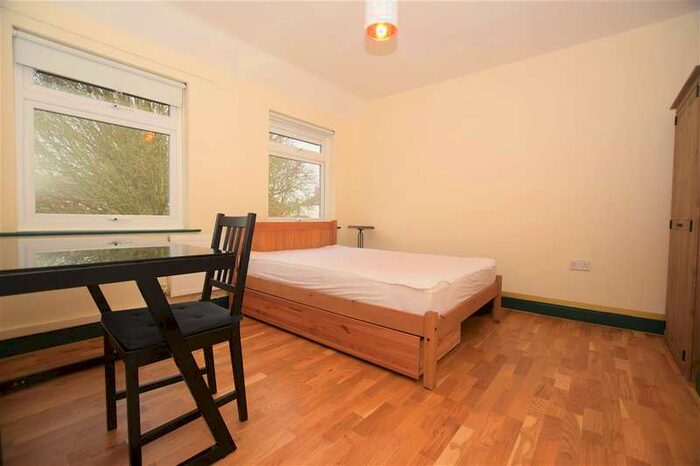 2 Bedroom Maisonette Flat To Rent In Kings Road, Chelmsford, CM1