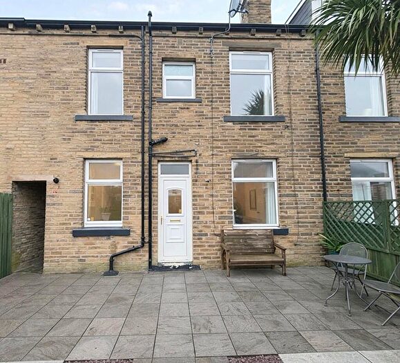 2 Bedroom Terraced House For Sale In Station Road, Clayton, Bradford, BD14