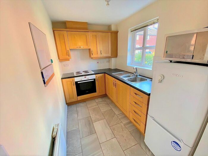 2 Bedroom Flat To Rent In Marlfield Avenue, Lymm WA13