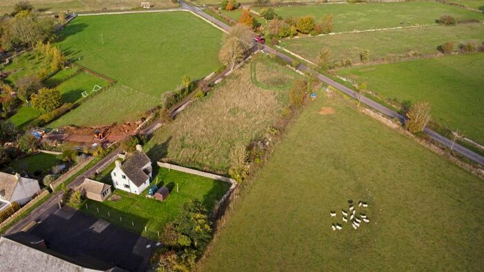 2 Bedroom Detached House For Sale In Oakridge Lynch, Stroud, GL6