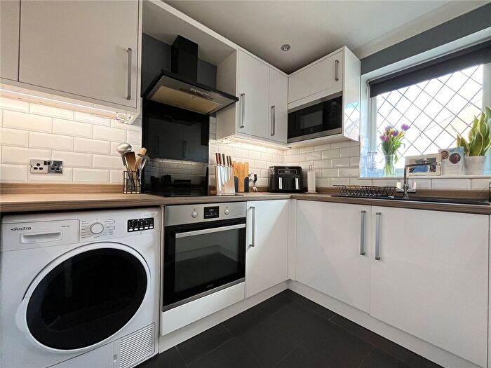 2 Bedroom Detached House For Sale In Redwing Road, Walderslade, Kent, ME5