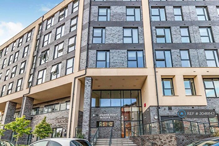 2 Bedroom Flat To Rent In Bridgewater Point, Salford, M5