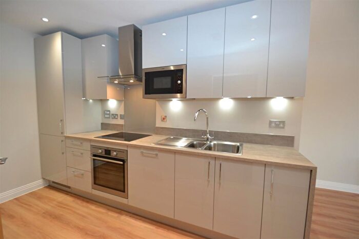 1 Bedroom Flat To Rent In Gibbs Couch, Carpenders Park, WD19