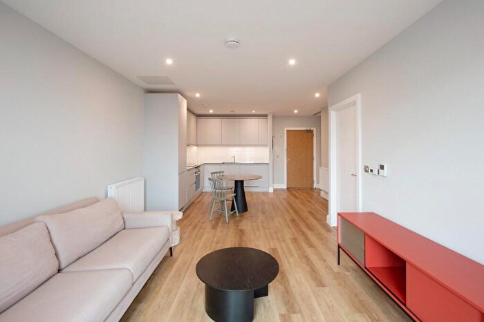 1 Bedroom Apartment To Rent In Moat Street, London, SW11