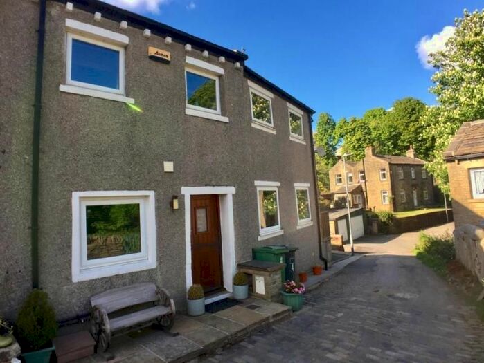 2 Bedroom Semi-Detached House To Rent In Upper Hirst, Mount, Huddersfield, HD3