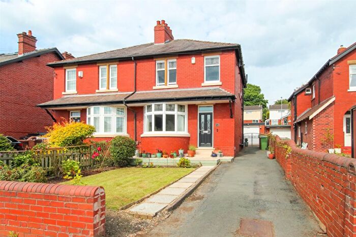 3 Bedroom Semi-detached House For Sale In Bradford Road, Wakefield, WF1