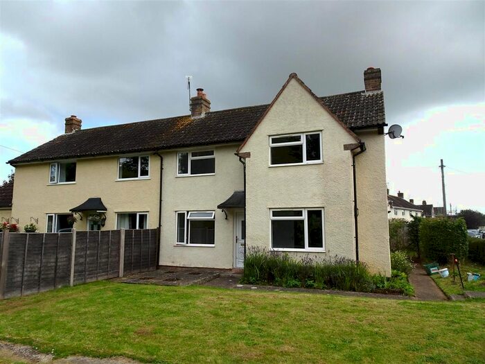 3 Bedroom Semi-Detached House To Rent In Wyatts Field, Trull, Taunton, TA3