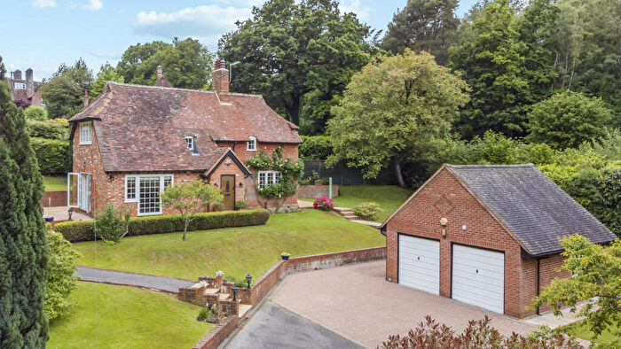 3 Bedroom Detached House For Sale In Green Lane, Dockenfield Farnham, GU10