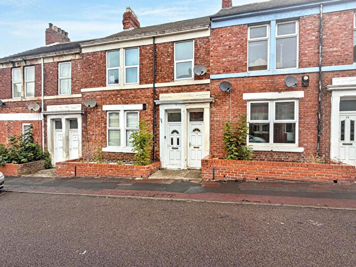 2 Bedroom Flat For Sale In Raby Street, Gateshead, Tyne And Wear, NE8