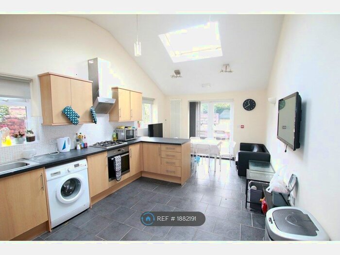 6 Bedroom Semi-Detached House To Rent In Culver Road, Reading, RG6