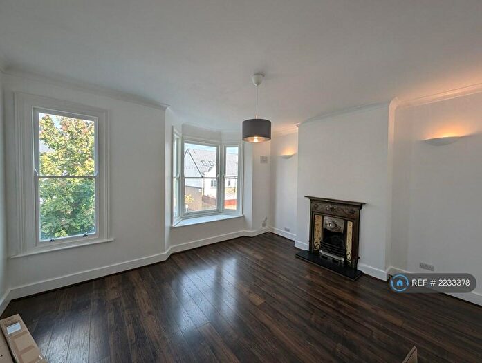 2 Bedroom Flat To Rent In Barretts Grove, London, N16