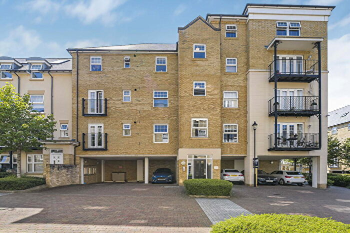 2 Bedroom Flat For Sale In Renwick Drive, Bromley, BR2