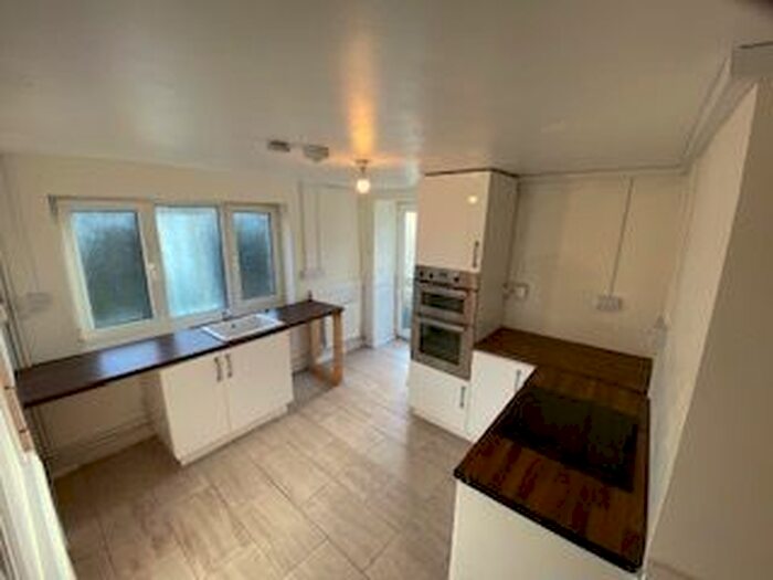 1 Bedroom Property To Rent In Milborough Road, Ystalyfera, Swansea, SA9