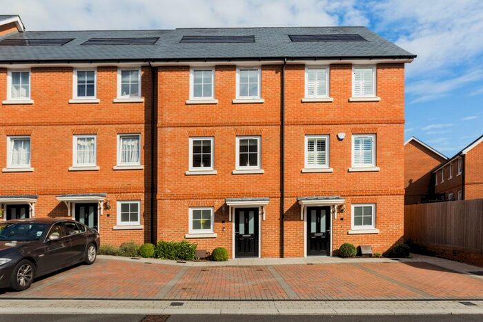 3 Bedroom Town House To Rent In Woodland Road, Dunton Green, Sevenoaks, TN14