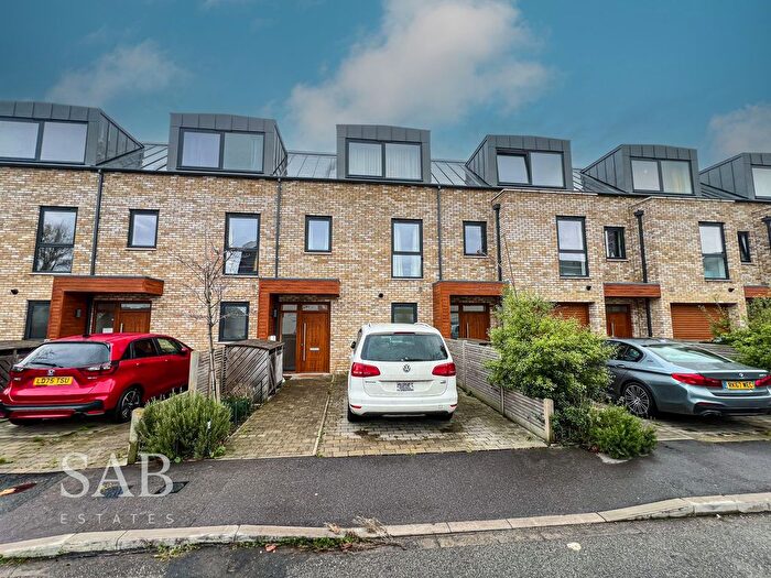 5 Bedroom Terraced House To Rent In Lordship Road, Northolt, UB5