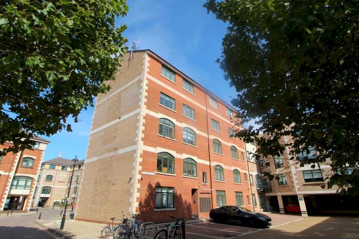 1 Bedroom Flat To Rent In Clifton Court, Corner Hall, Hemel Hempstead, Hertfordshire, HP3