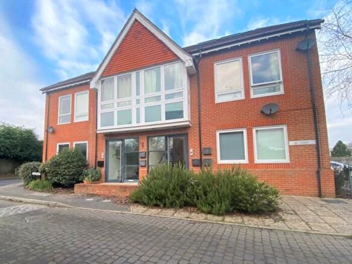 2 Bedroom Flat To Rent In Walnut Tree Place, Send, Woking, GU23