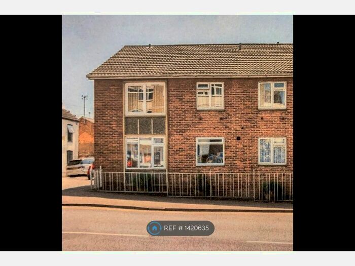 2 Bedroom Flat To Rent In Dell House, Leamington Spa, CV32