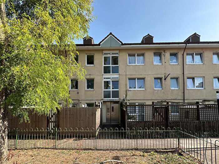 2 Bedroom Flat To Rent In Phoenix Court, Chipley Street, London, SE14